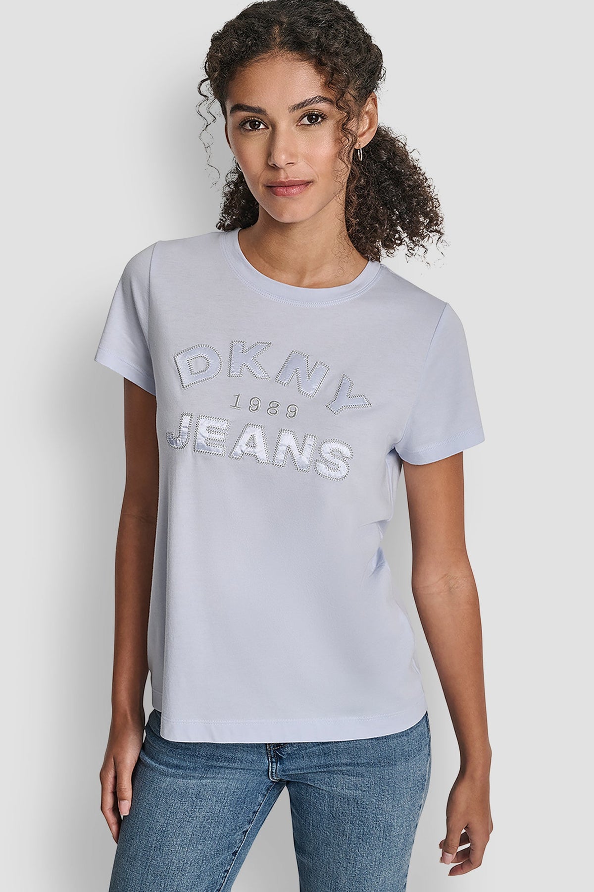 DKNY JEANS SATIN APPLIQUE CHAINSTITCH LOGO CREW NECK TEE