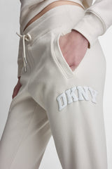 MID-RISE VARSITY LOGO JOGGER