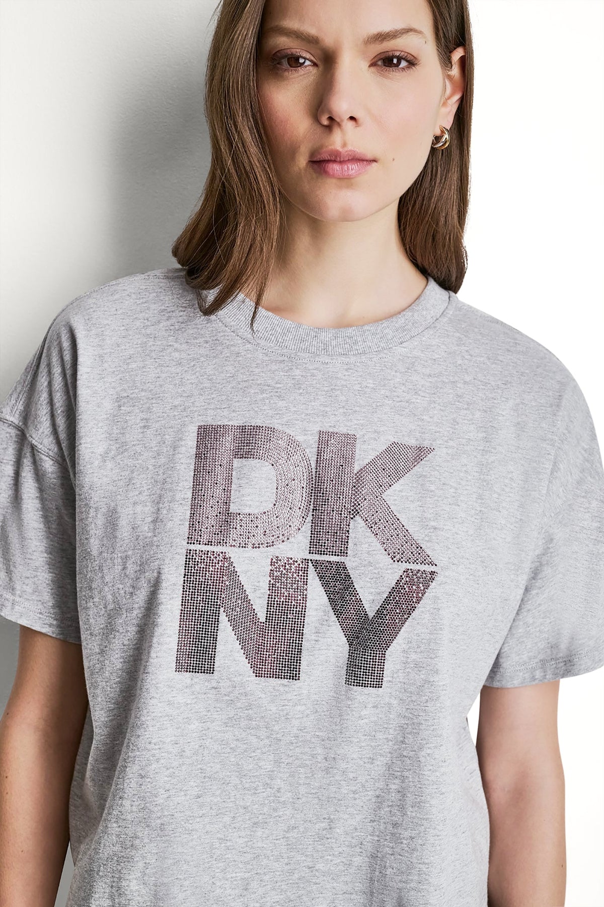 STACKED OMBRE RHINESTONE LOGO TEE