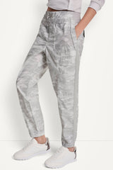 HIGH-RISE SLIM UTILITY JOGGER